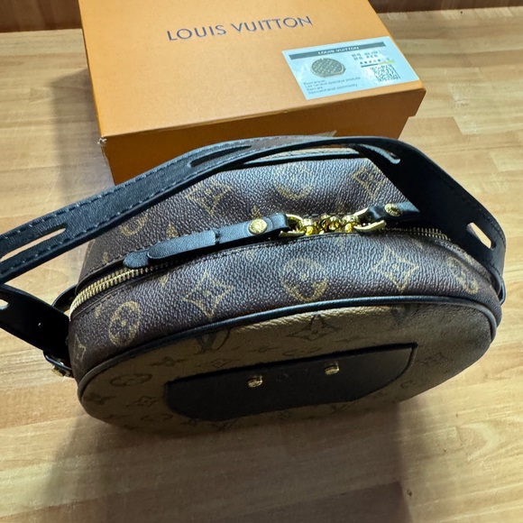 Tan/brown purse with box - Picture 11 of 15